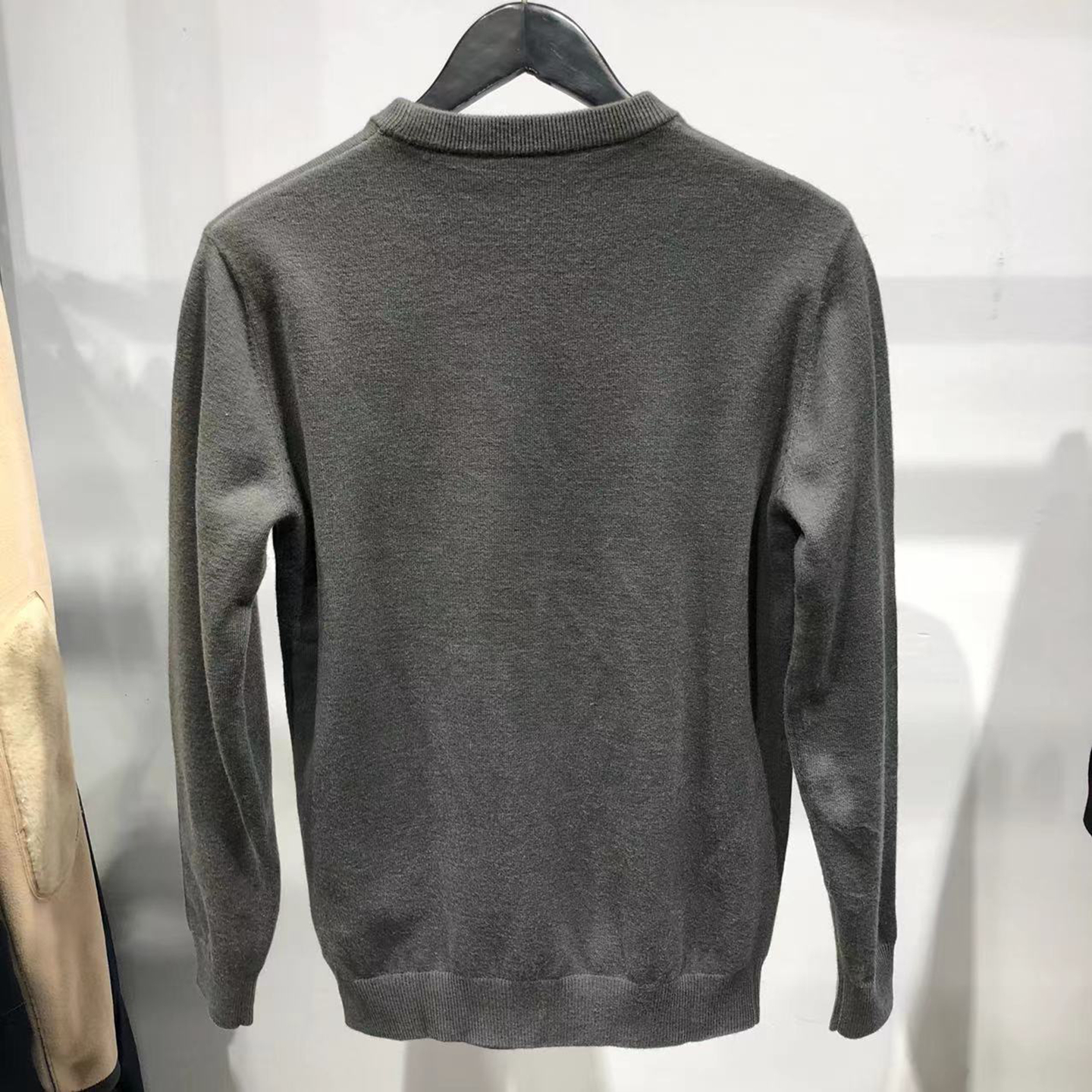 男装品牌(正品大牌)秋冬男士圆领绵羊毛针织衫深灰色男款厚款毛衣 - 图1