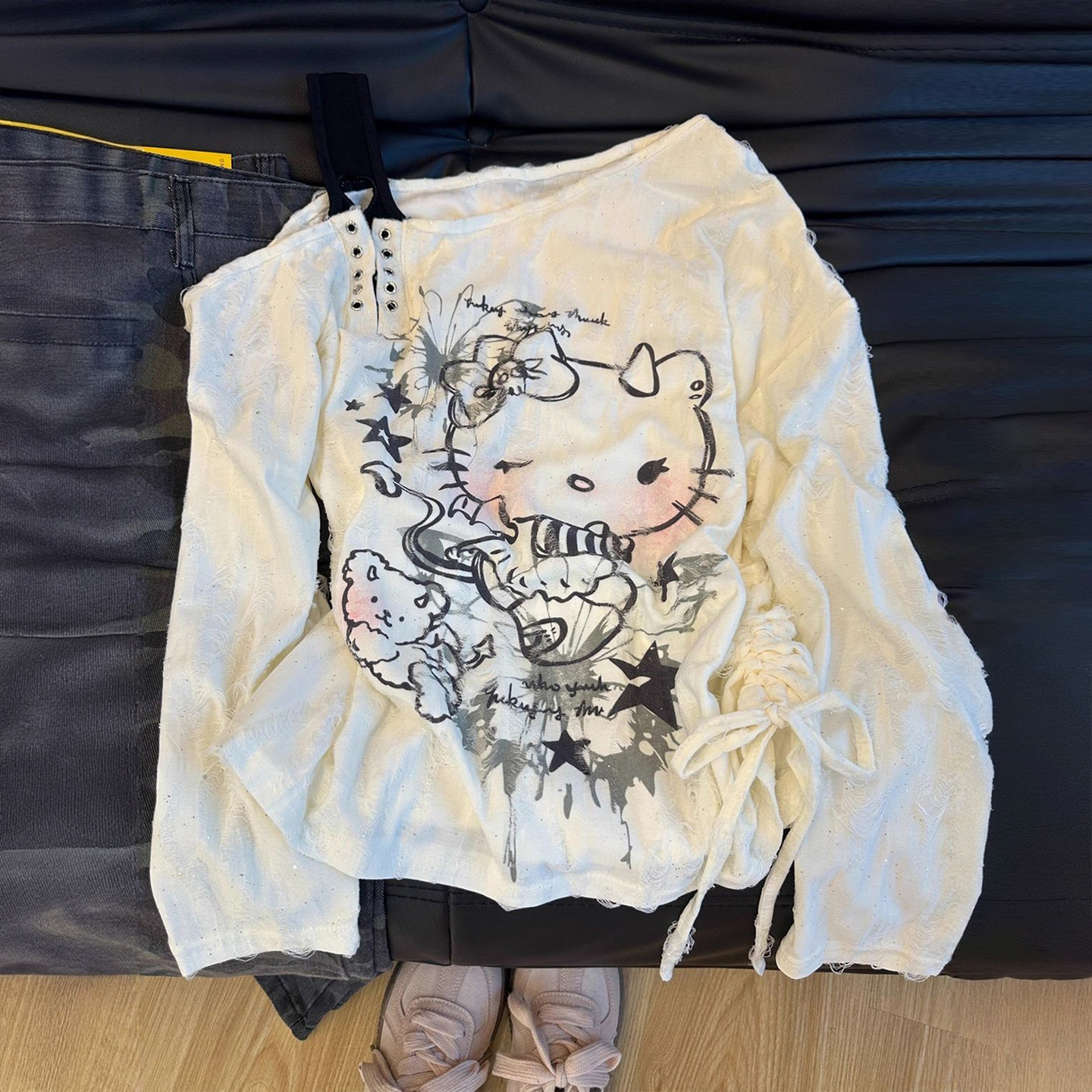 300斤特大码卡通印花长袖t恤女胖mm白色抽绳设计宽松显瘦斜肩上衣,淘宝优惠券,粉丝福利购,淘宝优惠卷