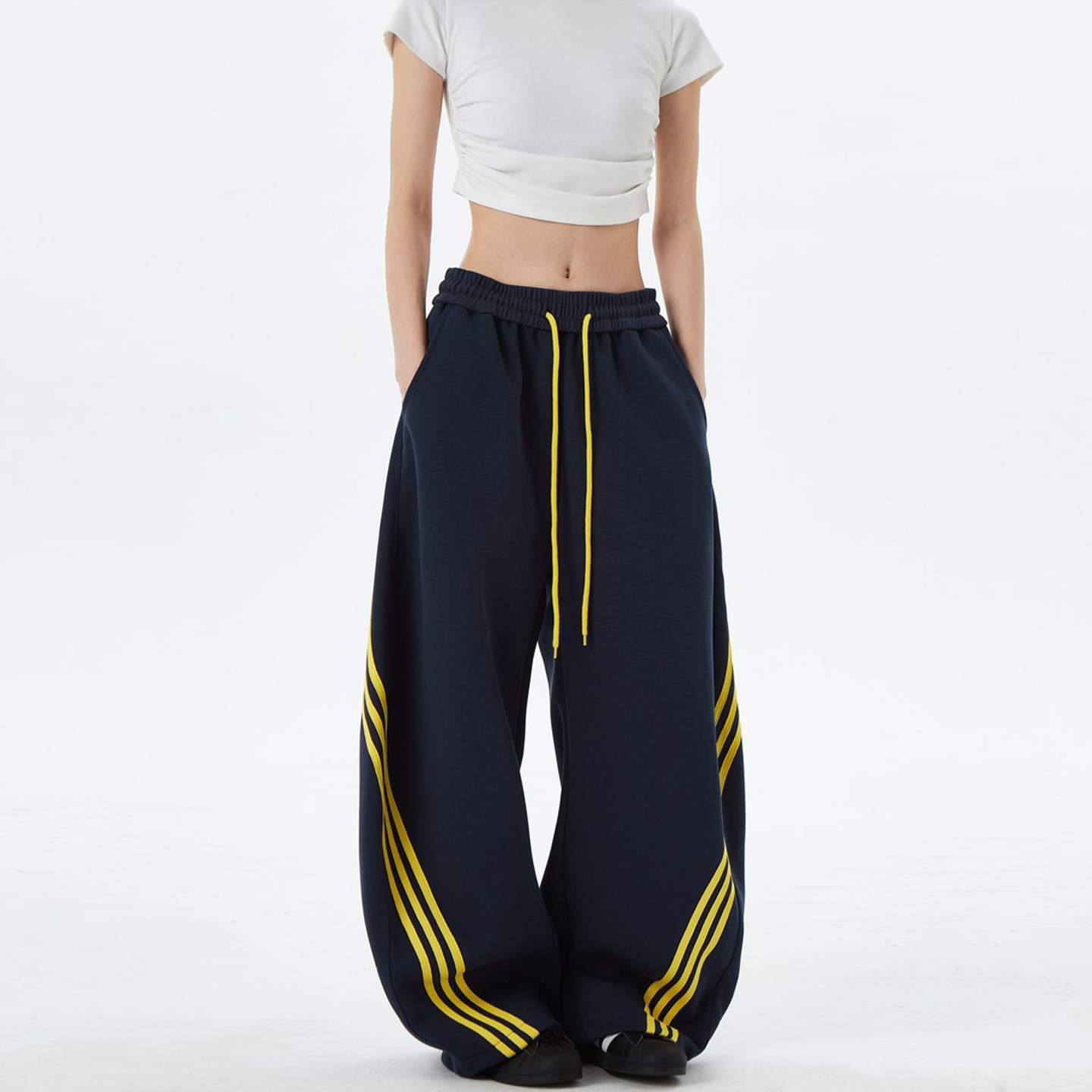 胖mm设计感三条杠阔腿卫裤女特大码黑色宽松休闲运动裤垂感弯刀裤,淘宝优惠券,粉丝福利购,淘宝优惠卷