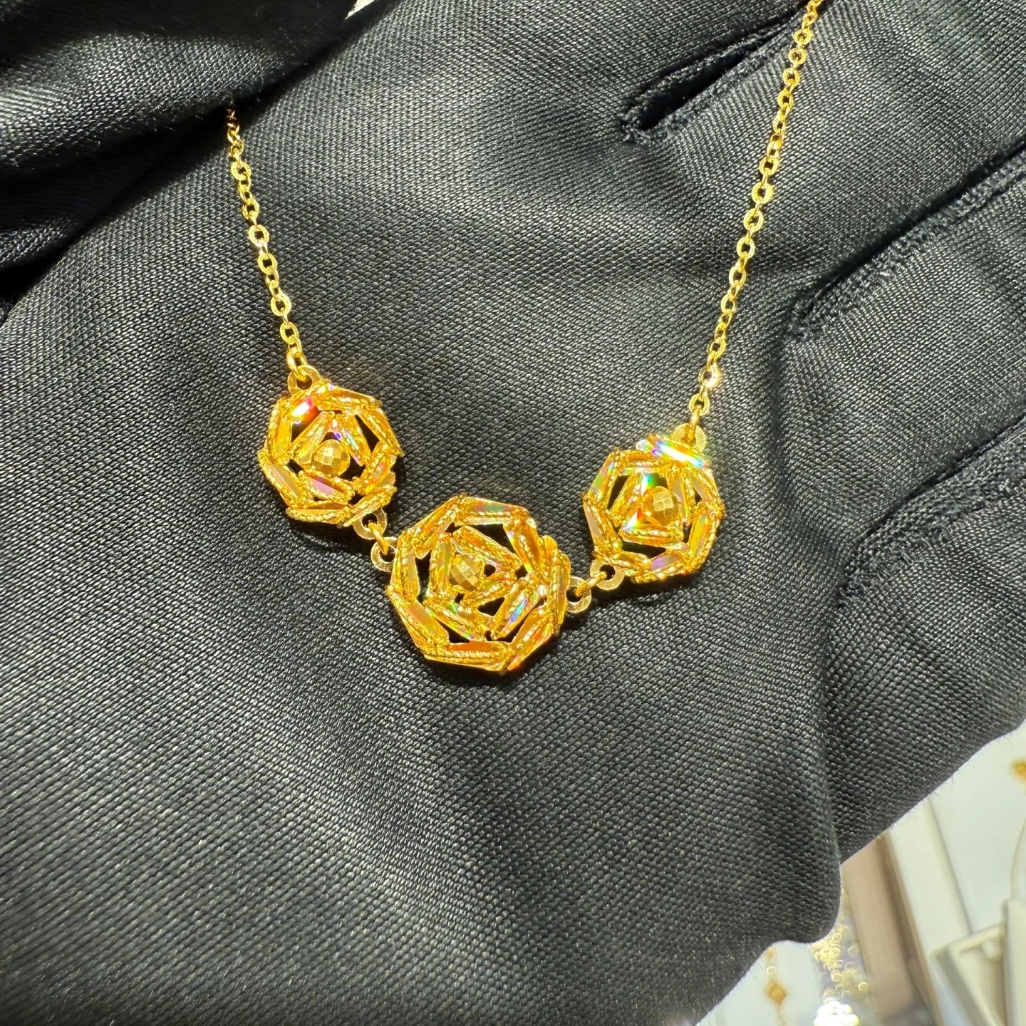 六福珠宝代购 冰·钻光影金系列足金玫瑰花黄金项链 新款专柜正品 - 图2