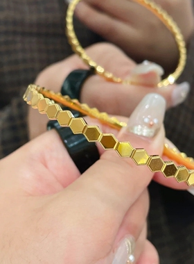 六福珠宝光影金足金蜂巢黄金手镯