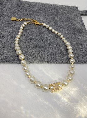 CE珍珠项链凯旋门镶钻字母锁骨链女送妈妈新款高级感渐变贝珠颈链