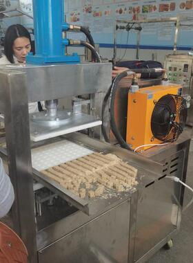 福通直供操作简更省力压实程度模具可定制的小型元宵馅成型设备