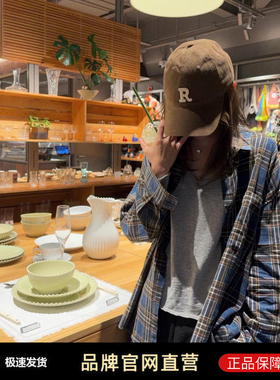 一顶R标棒球帽子，拯救一张脸！