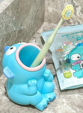 丑鱼摆件创意可爱卡通树t脂牙刷架浴室牙具座办公室笔筒桌面装饰