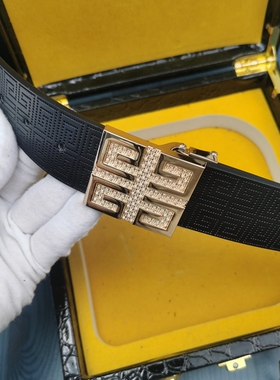4g男士腰带简约轻奢牛皮字母压花西装裤带青年打孔平滑扣正装皮带