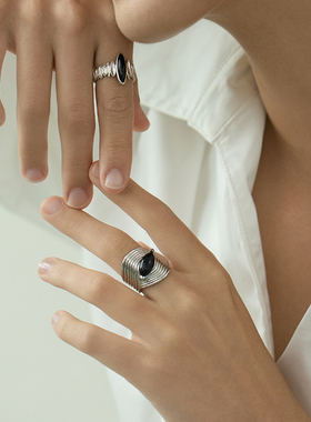 VEKE「玄翎」黑玛瑙戒指女宽版叠戴2025新款