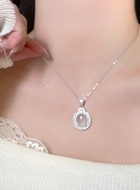 冰透仿白玉髓星眸鸽子蛋项链女