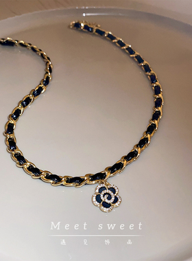 复古小香风黑色山茶花项链2025新款爆款轻奢小众颈链女锁骨链配饰