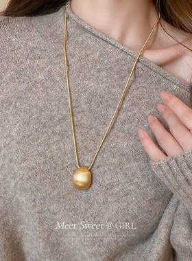 复古银色拉丝椭圆吊坠毛衣链轻奢高级感大气高档百搭项链配饰女