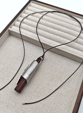 新款简约风不规则卷轴黑檀木项链