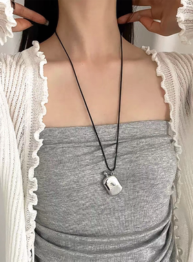 日韩新款小众设计感梳子酒壶项链