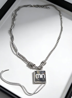 欧美风MIN字母方牌吊坠项链