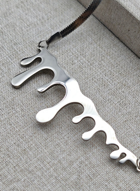 新款简约风不规则液体吊坠项链