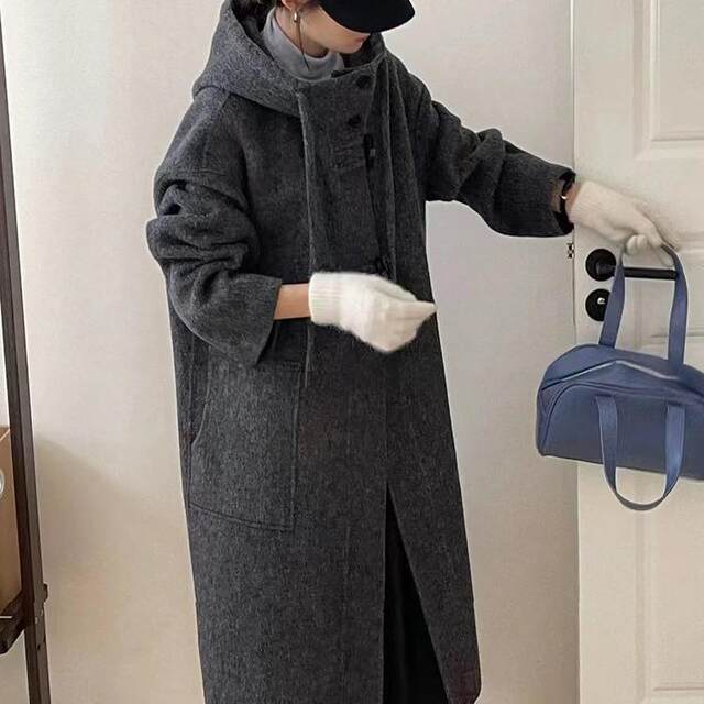 Hooded horn button coat