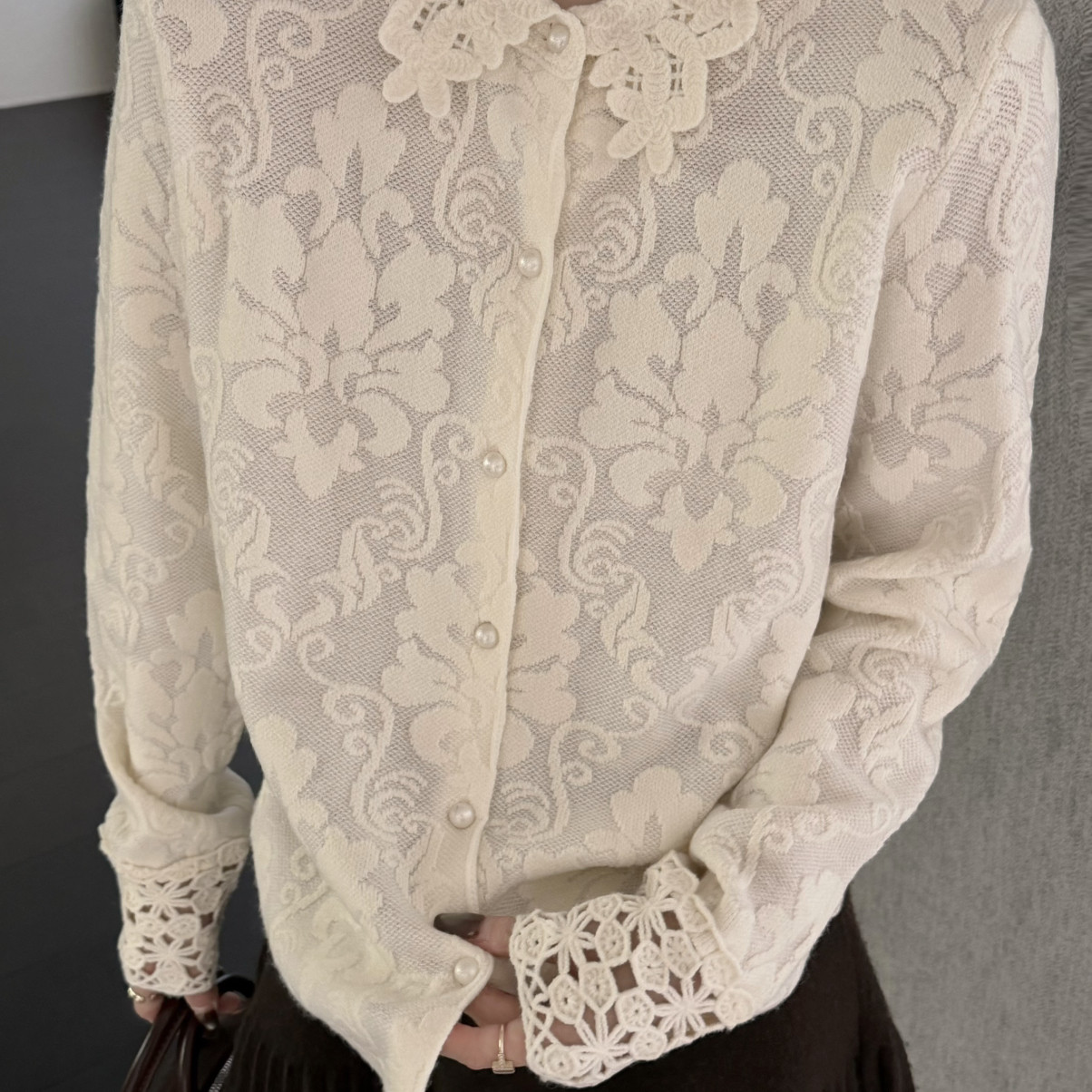 TB媞宝-油慕斯26年早春温柔蕾丝钩花娃娃领珍珠排扣针织开衫52921,淘宝优惠券,粉丝福利购,淘宝优惠卷