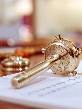 藏族转经简手摇转金轮手持转金筒黄铜缩微带底座转金轮转金桶西藏