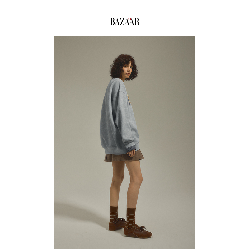 BAZAAR RED时尚芭莎红 字母绣花圆领套头卫衣女秋冬拼接袖口上衣