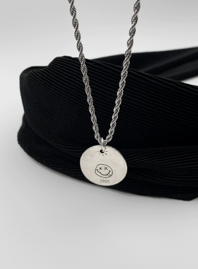 钛钢麻花链中性涂鸦笑脸项链
