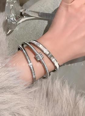 轻奢高级感满钻手镯女2023爆款钛钢不掉色手链手环新款情侣手饰品