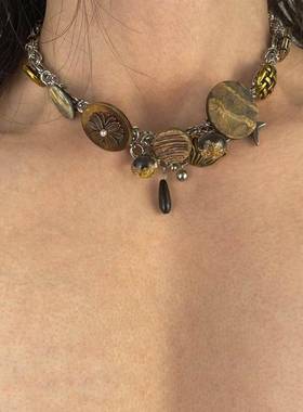 木纹中式朋克钛钢项链复古黄做旧钮扣锁骨链