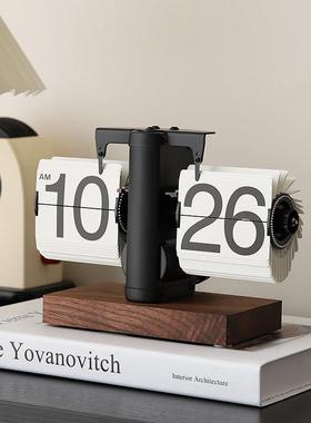 现代简约桌面时钟日历摆件轻奢高档小众高级感电视酒柜玄关装饰品