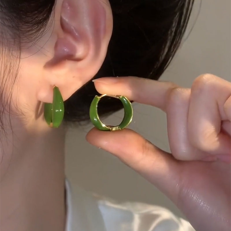 晶莹剔透牛油果绿耳扣精致小巧日常百搭圆圈春夏耳环2023年新款潮