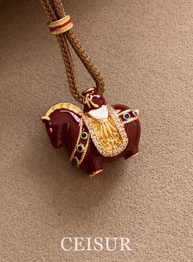 马上有钱红色滴釉小马吊坠项链女