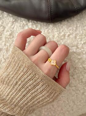 S925银新中式金色四叶花玉髓戒指