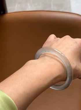 2026翡翠色高冰蓝色玉手镯石英岩玉冰种浅蓝水手镯水沫冰透圆条美