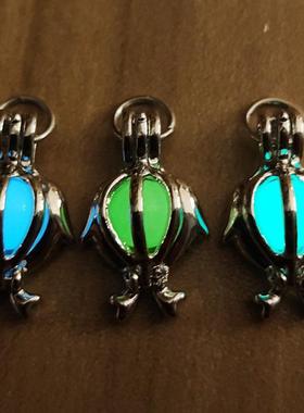 2026夜光石海豚银色项链坠子可打开发光项坠镂空魔盒创意香薰锁骨