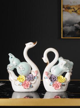 创意陶瓷天鹅小摆件工艺品家居客厅酒柜电视柜玄关装饰品结婚礼物