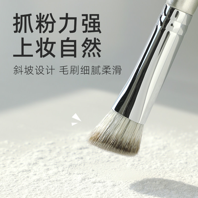 郭小妞斜三角熨斗刷高光刷面部面中提亮泪沟刷眼头嘴角遮瑕刷,淘宝优惠券,粉丝福利购,淘宝优惠卷