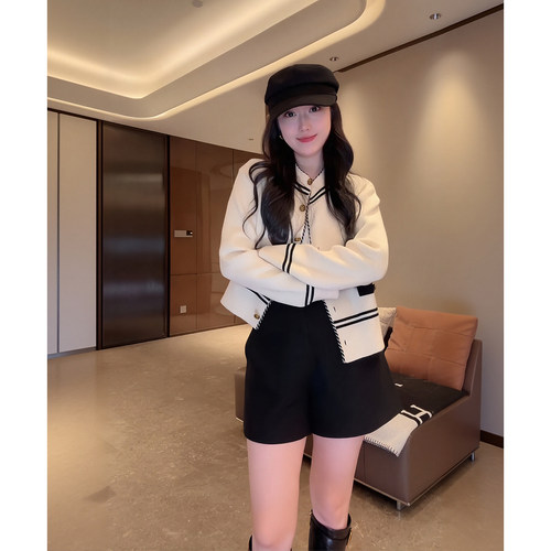 大李plus“醋酸混纺短裤”黑金双排扣高腰百搭短裤-SD601684 - 图2