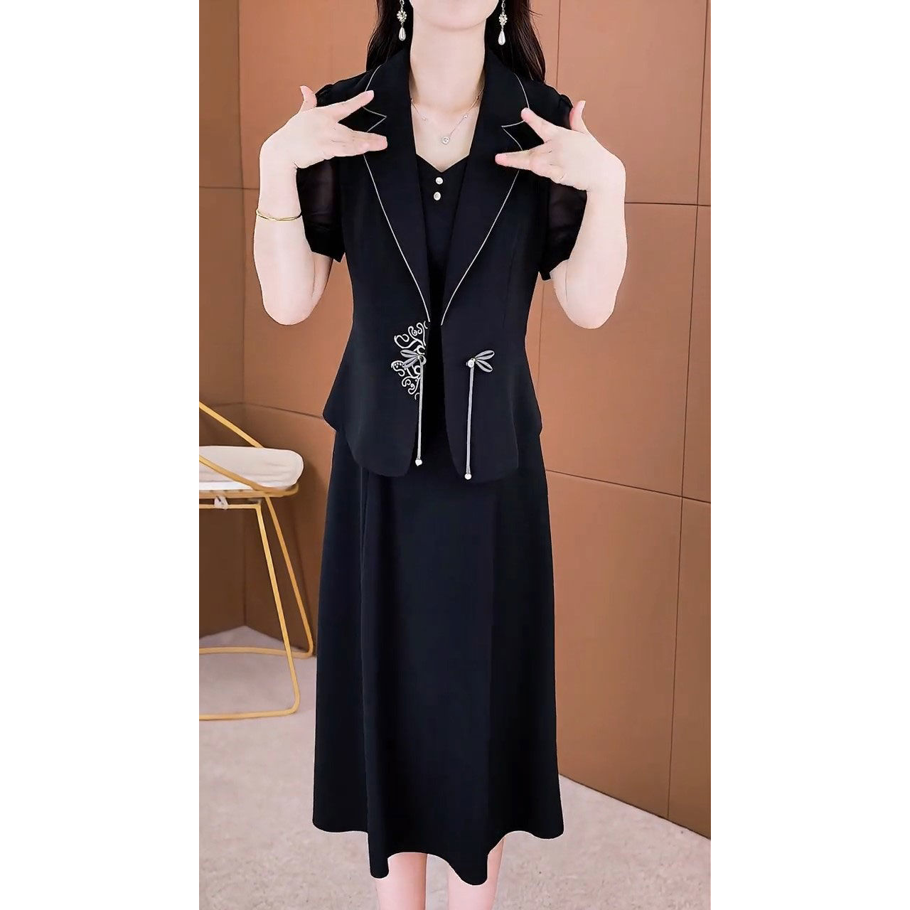 中式盘扣西装上衣吊带连衣裙两件套女2025夏新款时尚气质显瘦套装 - 图1