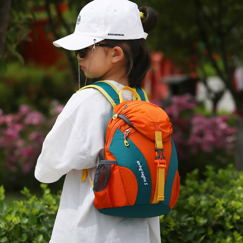 户外儿童双肩包女超轻便大容量休闲登山包小学生旅行春游小背包男 - 图3