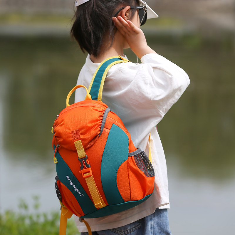 户外儿童双肩包女超轻便大容量休闲登山包小学生旅行春游小背包男 - 图0