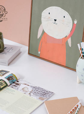 主题儿童房趣味卡通样板间桌面摆件兔子装饰画书桌绘本笔筒组合