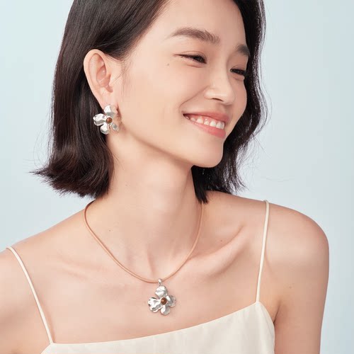 【官方立享88折】Neverfar花叙系列鸢尾花皮绳项链女款气质高级 - 图0