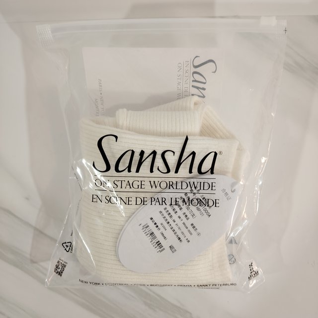 Sansha warm top dance practice clothes white sweater