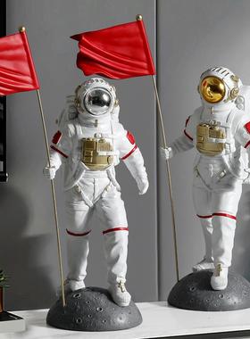 创意红旗太空人宇航员摆件客厅酒柜简约家居装饰品桌面办公室摆设