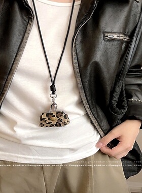 包藏心动复古豹纹皮质零钱包项