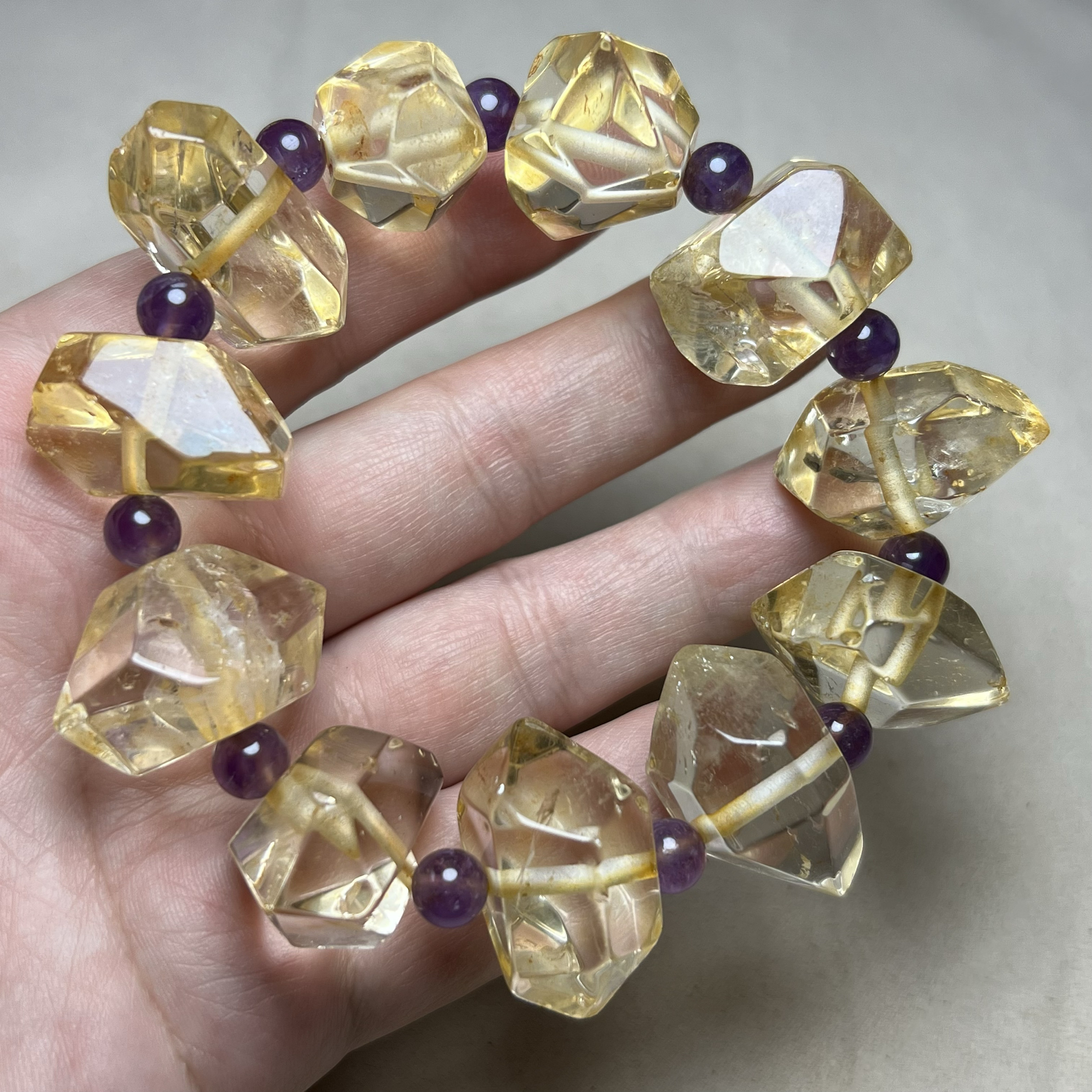 Antiques and miscellaneous jade collections, old white crystal, irregular rough stones, special-shaped bracelets, natural old crystal beads