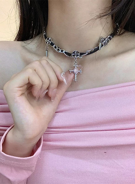 甜酷辣妹风十字架手链女轻奢小众设计感高级手饰2024新款爆款饰品