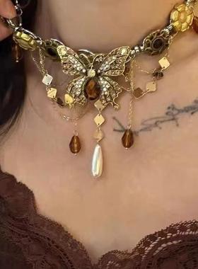 重工复古美拉德镶钻蝴蝶吊坠项链女轻奢锁骨链女小众高级感颈链潮