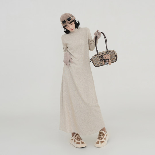 Wu Tongtong high collar straight long sleeve bottoming dress