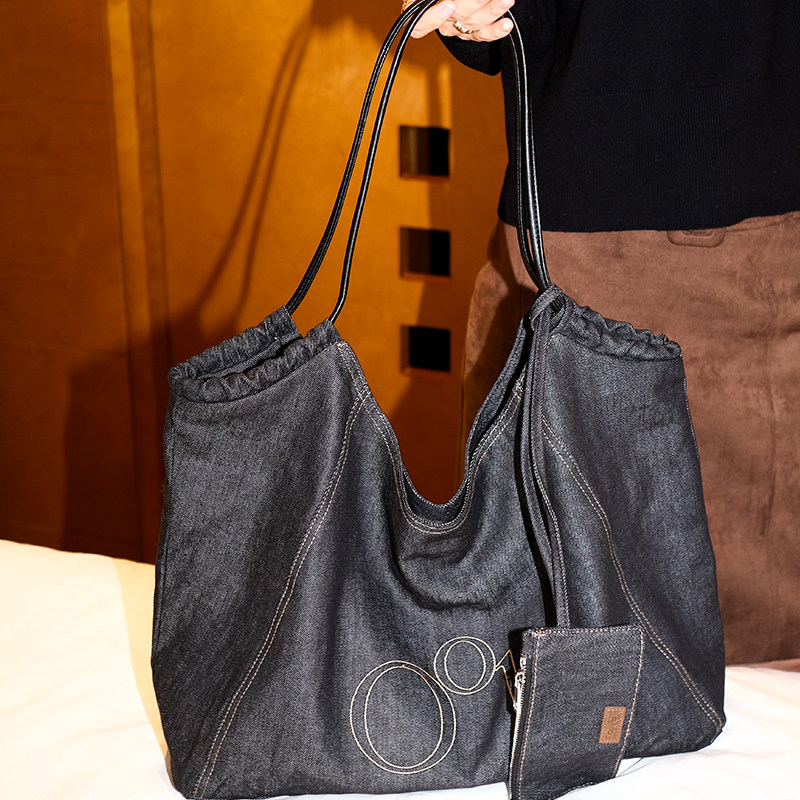 【张婧仪同款】Oohhygge.丹宁牛仔hobo原创松弛大容量通勤托特包,淘宝优惠券,粉丝福利购,淘宝优惠卷