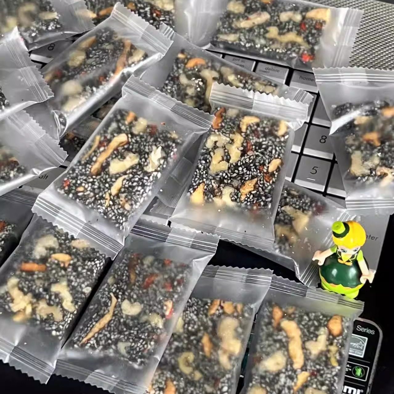 【纯手工制作】黑芝麻核桃软糕营养早餐儿童孕妇休闲零食糕点特产,淘宝优惠券,粉丝福利购,淘宝优惠卷