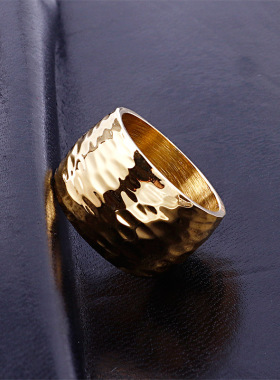 速卖通货源简约风戒指不锈钢不规则纹路戒指男女通用戒指