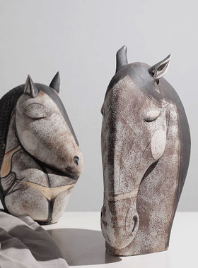 侘寂风创意马头摆件样板